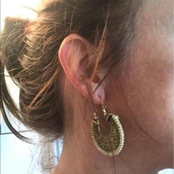 Antique-Style Gold-Tone Braided Loop Earrings NWT - Picture 3 of 8