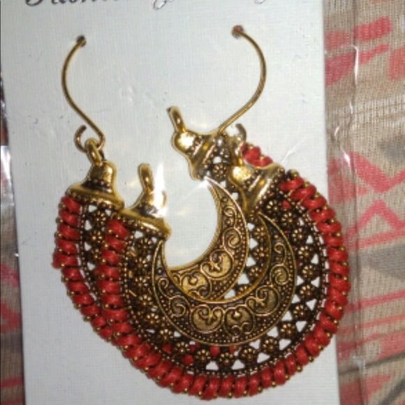 Antique-Style Gold-Tone Braided Loop Earrings NWT - Picture 4 of 8