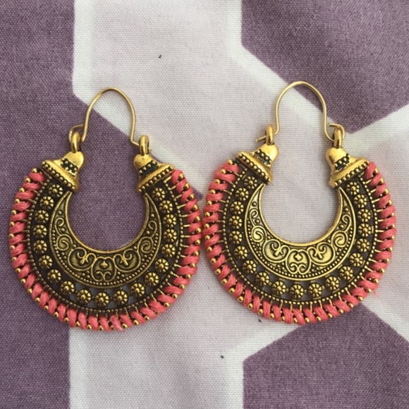 Antique-Style Gold-Tone Braided Loop Earrings NWT - Picture 6 of 8