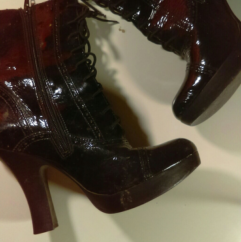 Steve Madden Black patent leather Boots