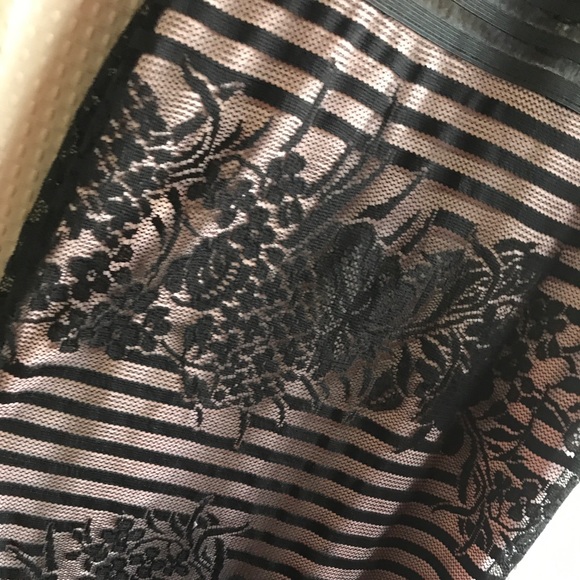 Black and nude halter dress - Picture 3 of 4