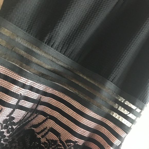 Black and nude halter dress - Picture 4 of 4