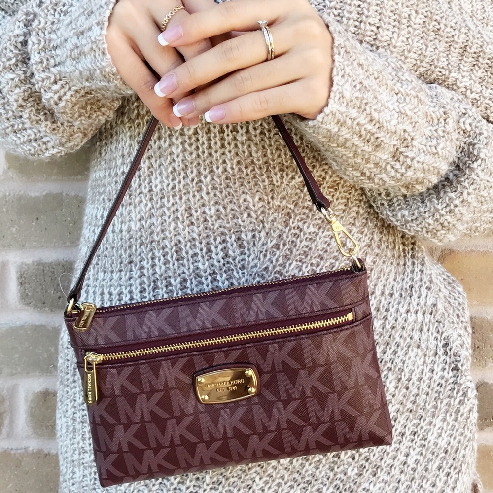 Michale Kors Jet Set wristlet signature Merlot