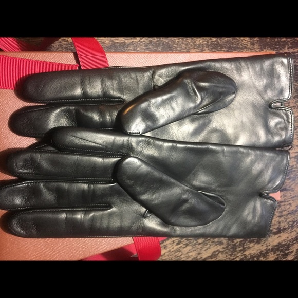 COACH BLACK GLOVES - Picture 3 of 8