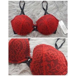 NWOT Beautiful Red & Black Lace bra! 36D