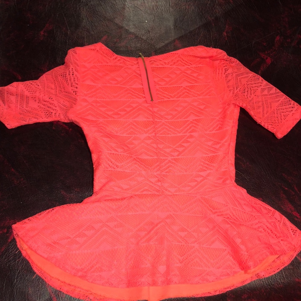 CHAROLETTE RUSSE PINK TOP SIZE EXTRA SMALL - Picture 3 of 3