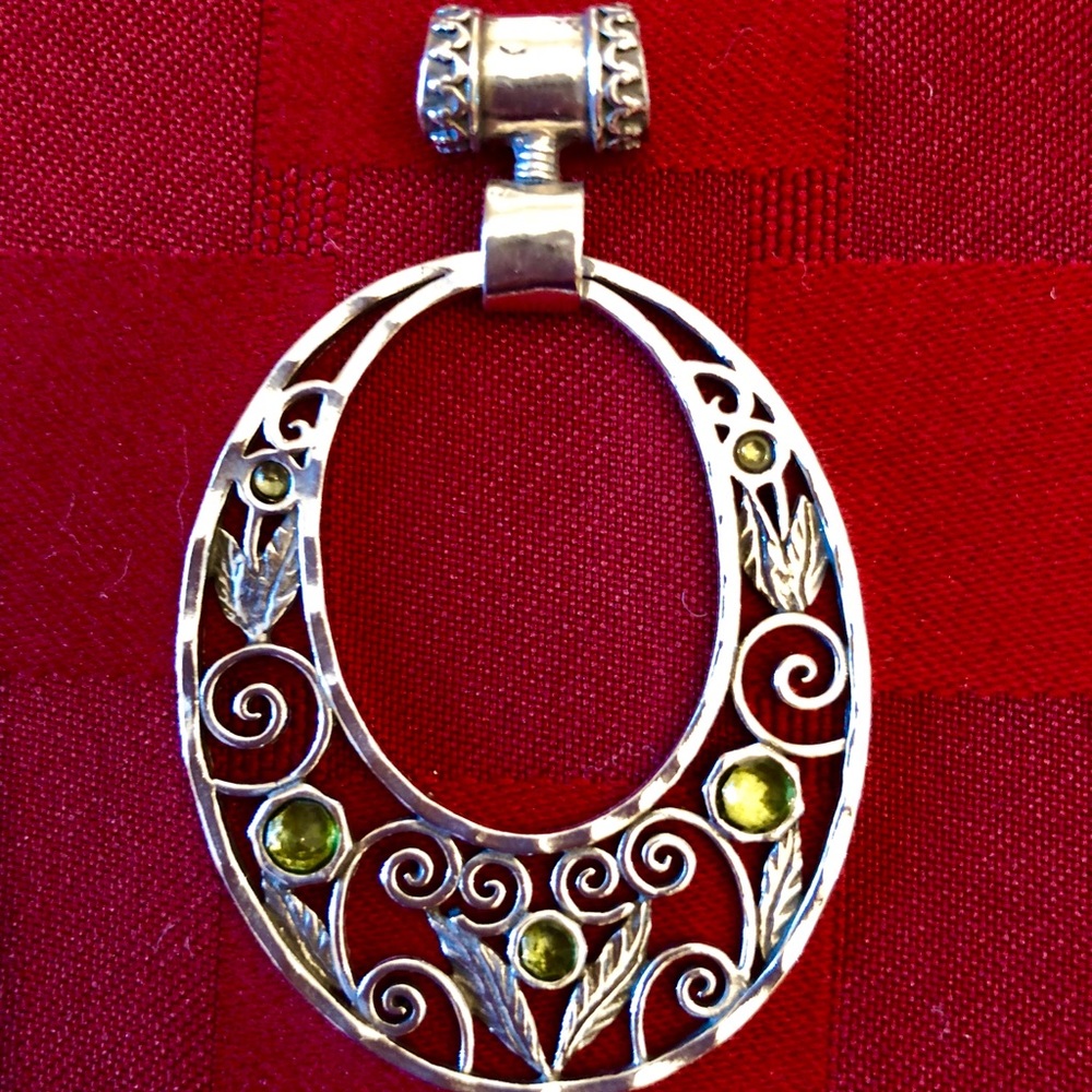 Sterling silver & peridot pendant