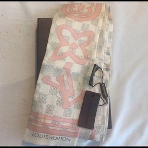 Louis Vuitton bandeau scarf