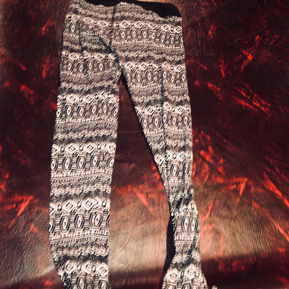 LOVE PINK LEGGINGS SIZE SMALL - Picture 2 of 3
