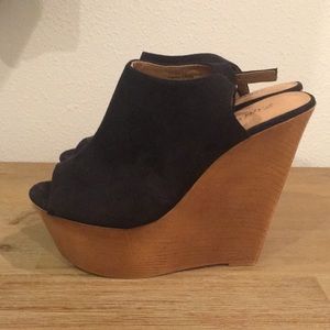 Zigi Soho Size 7.5 Black Suede mules