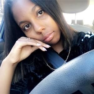 Meet your Posher, Nia