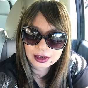 Meet your Posher, Lois