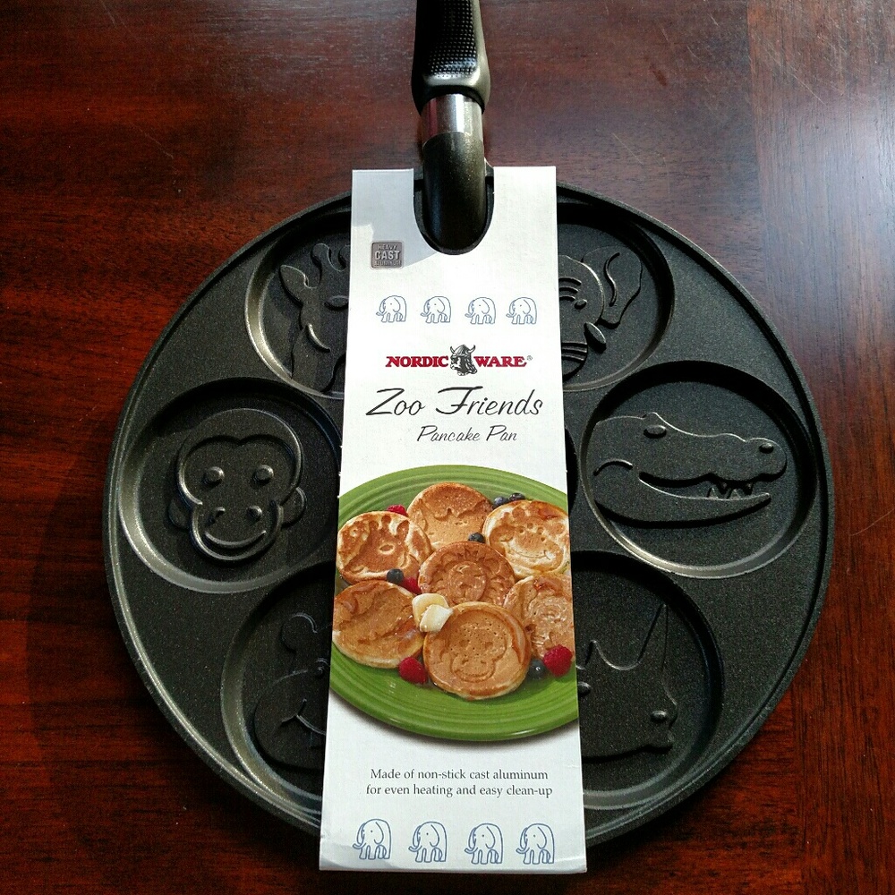 NIB Nordic Ware Zoo Friends Pan