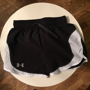 Girls Under Armour athletic shorts b/w