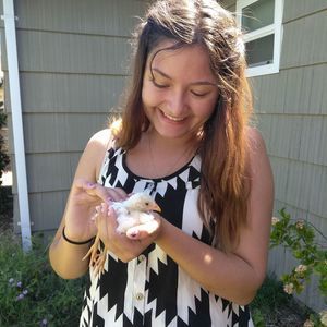 Meet your Posher, Larissa