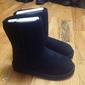 Brand new size 3 kids ugg boots