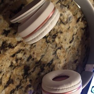 Wireless Bluetooth headphones