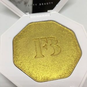 Fenty Beauty Killawatt Highlighter - Trophy Wife