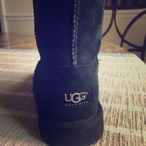 Classic Ugg boots, black kids size 1