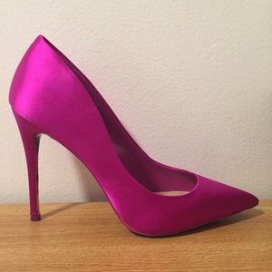 NEW (WORN ONLY ONCE) IN-SEASON ALDO PUMPS