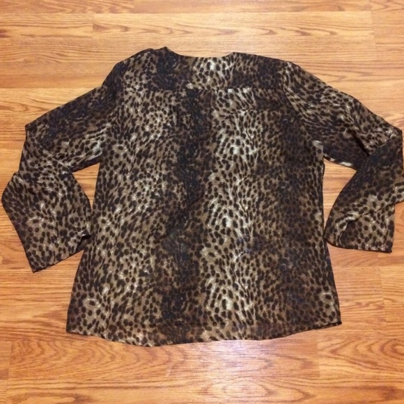 Leopard print Sheer Blouse - Picture 3 of 3