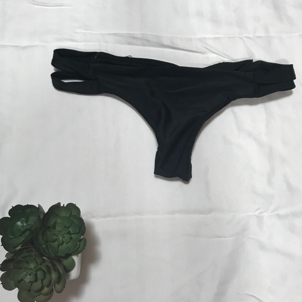 Cheeky black bikini bottoms