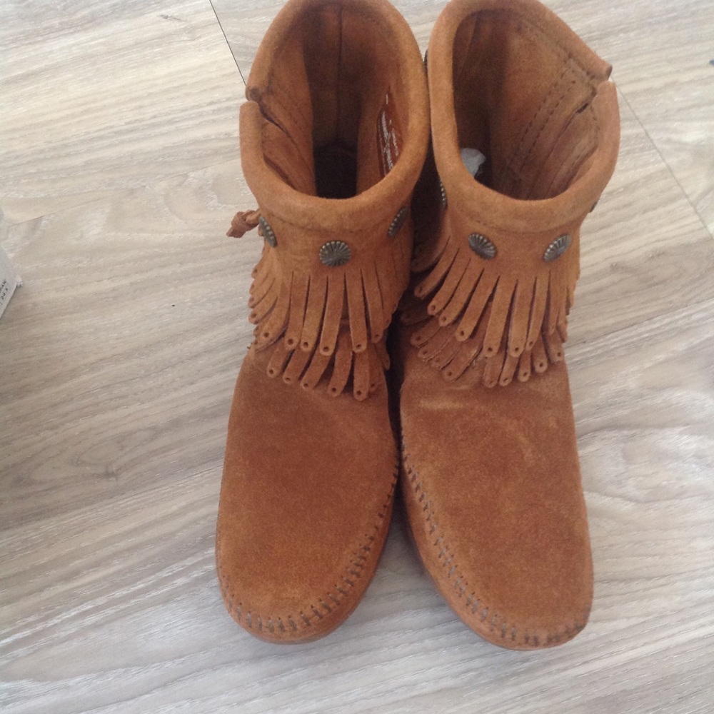 Minnetonka side zip booties
