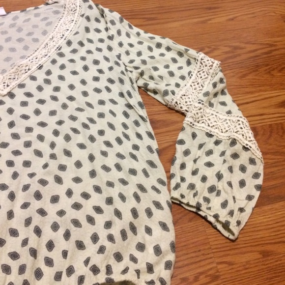Melrose and Market Blouse - Picture 3 of 3