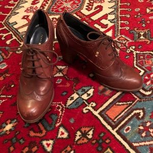Tommy Hilfiger heeled Oxfords, Size 8