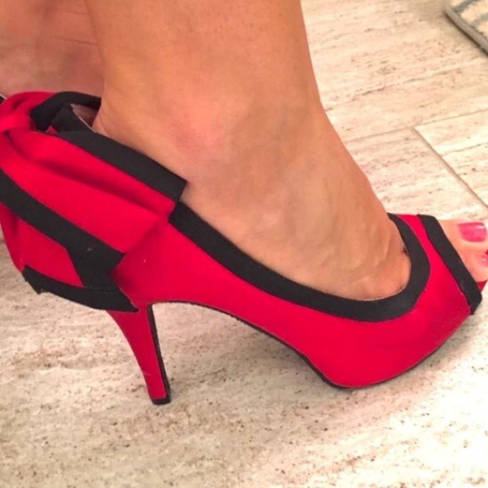Betsey Johnson Red satin back bow heels