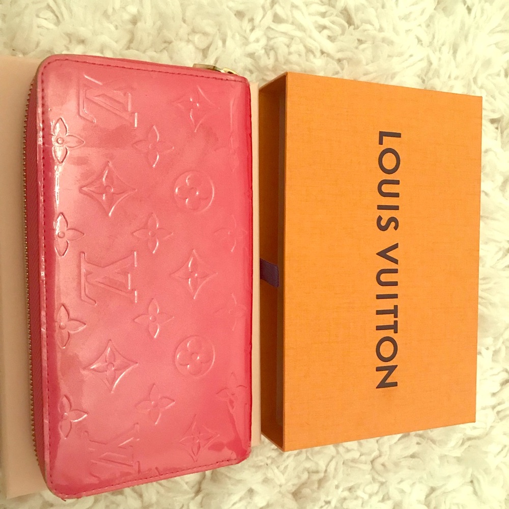 Authentic Louis Vuitton Zippy Vernis wallet, pink