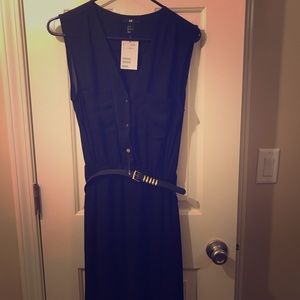 Black sleeveless dress