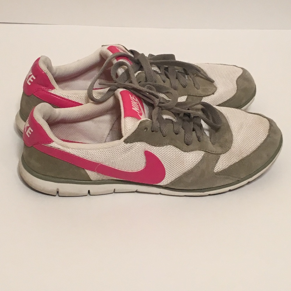 Nike  athleisure tennis shoes