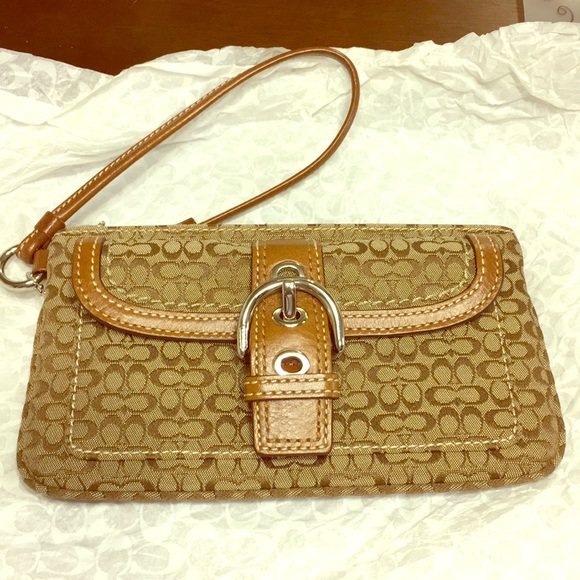 Coach Handbags - Coach wristlet Coach Handbags - Coach wristlet