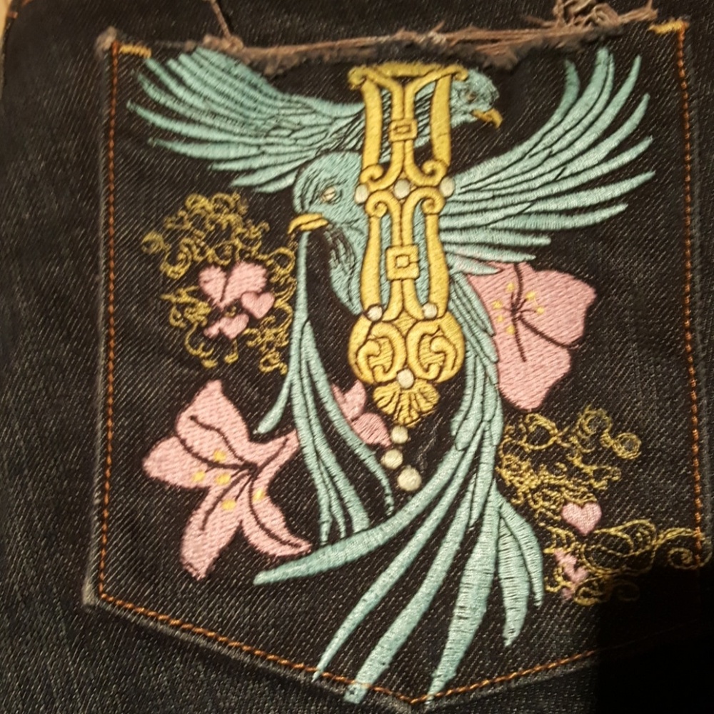 Unique "Live" jeans. Gorgeous embroidered pockets