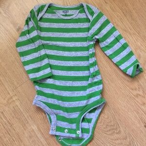 🤖Carter’s green/grey striped long sleeve onesie