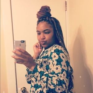 Meet your Posher, Julia