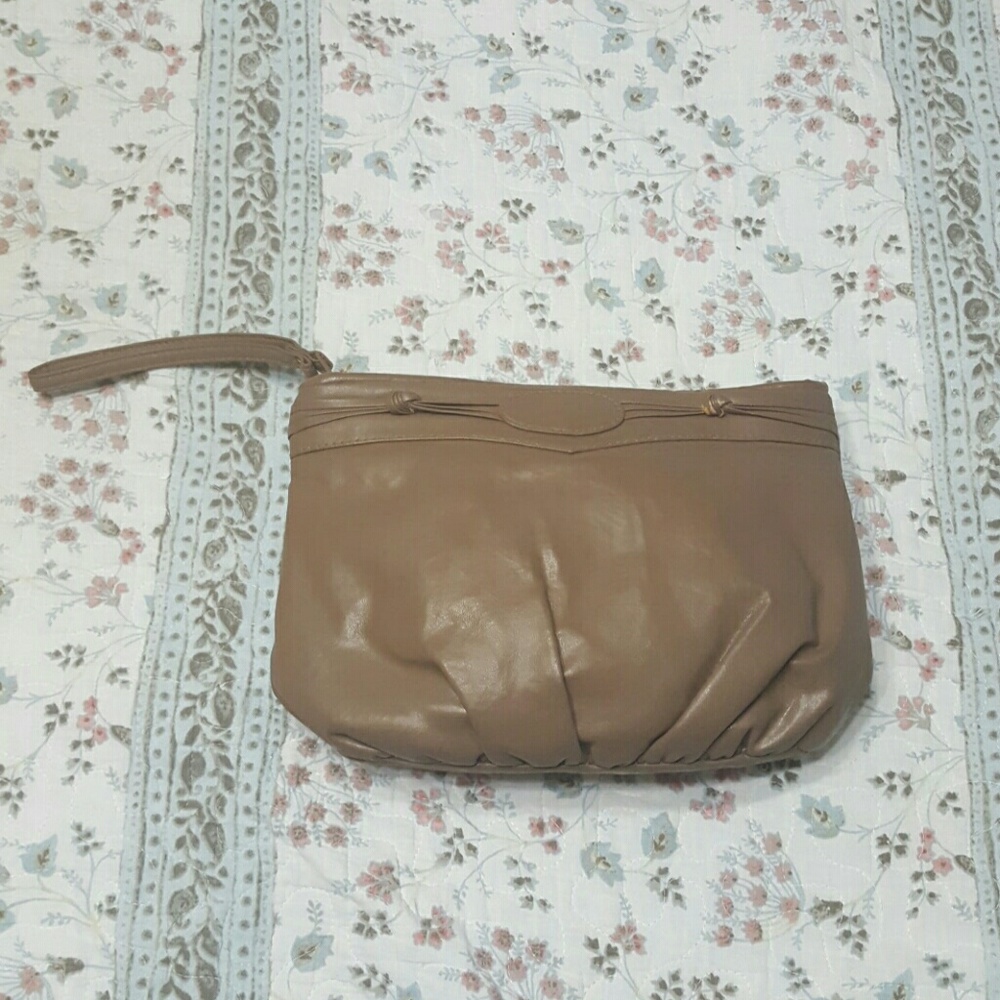 Milk chocolate clutch
