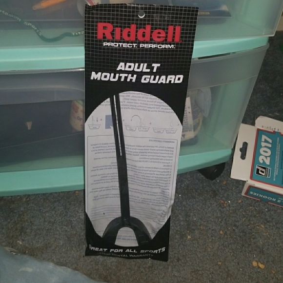 Riddell adult mouth guard - Picture 1 of 4