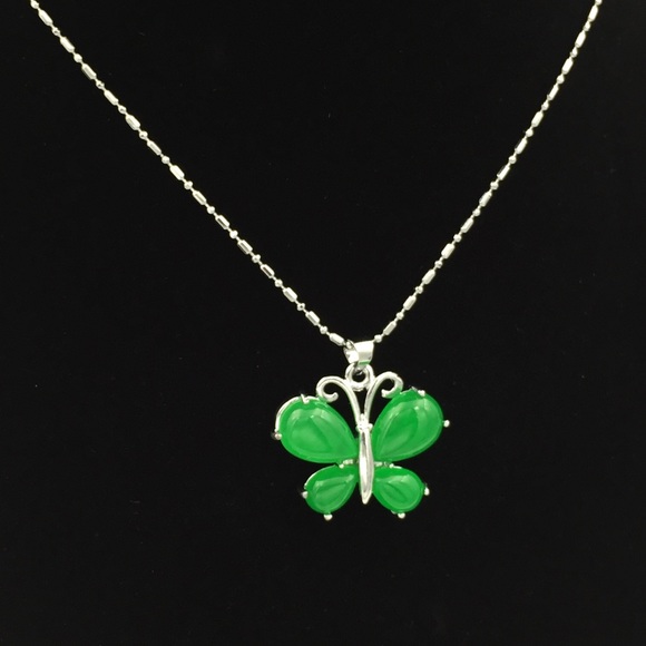Boutique Jewelry - 🎉5/$25🎉 Silver Jade Butterfly Statement Necklace