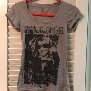 Jessica Simpson grey T-shirt