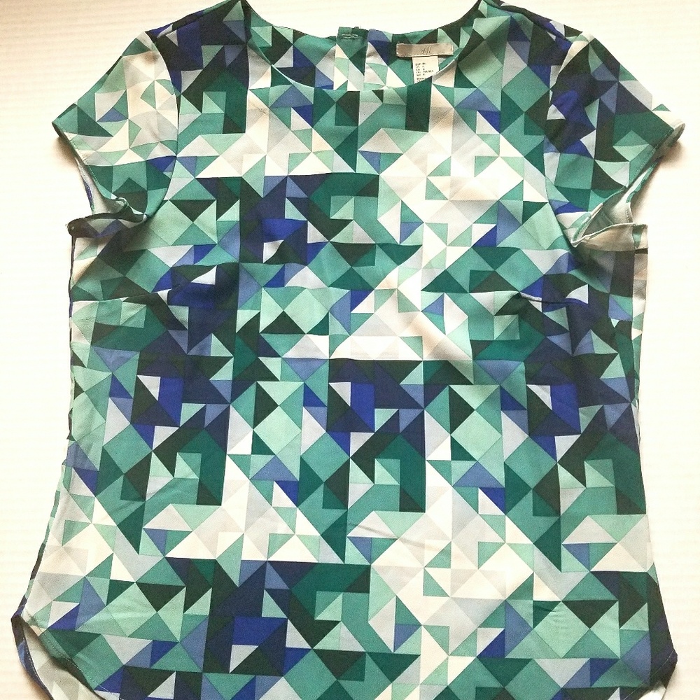 Geometric print top