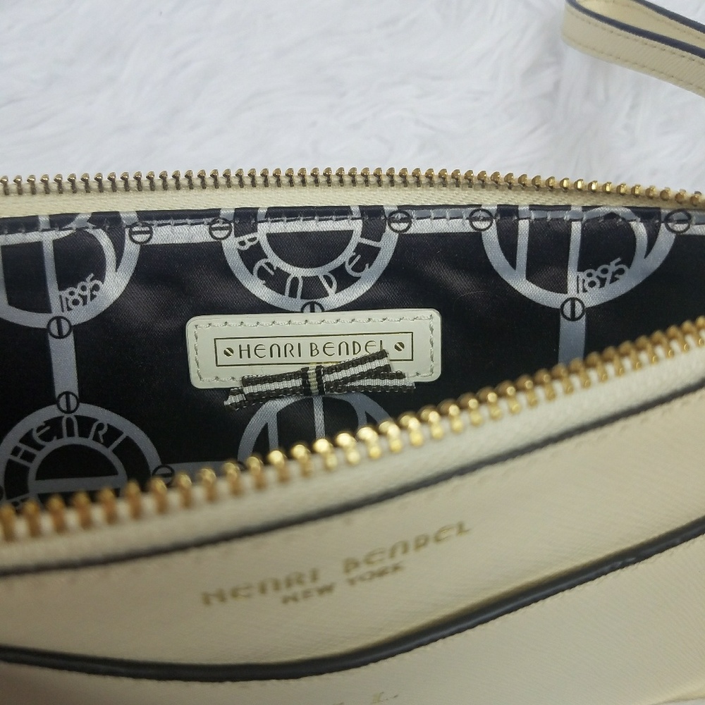 Henri Bendel Travel Pouch Plaque Wristlet Cream - Picture 3 of 8
