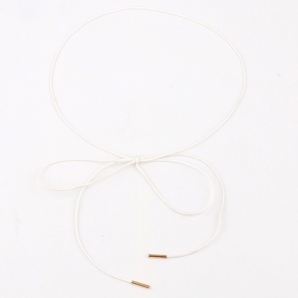 dainty bow choker in white