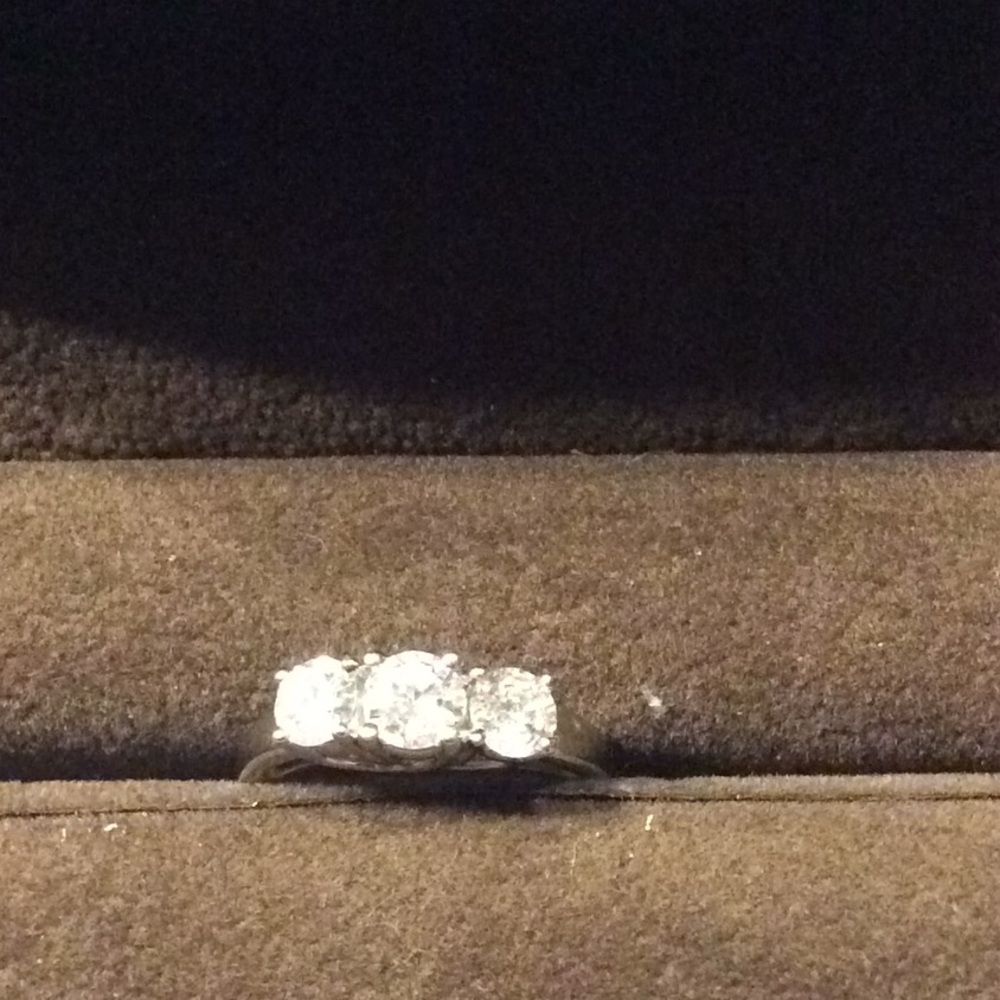 Genuine Diamond Ring-3 stone approx 1ct white gold