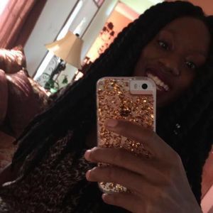 Meet your Posher, Mia