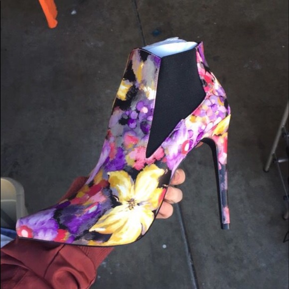 Heeled booties - Picture 2 of 3