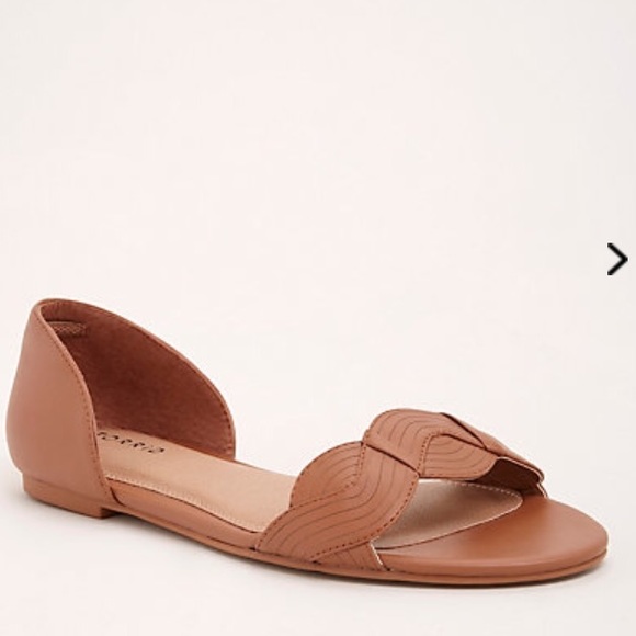wide width flat sandals