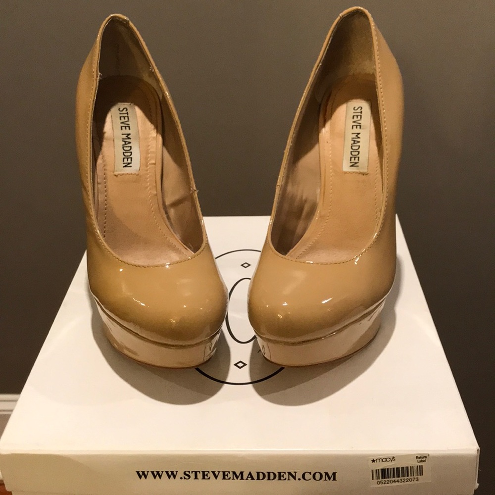 Steve Madden patten leather pumps
