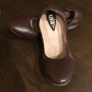 Bloch Arabian Ballerina flats. Brown. Fits size 8.